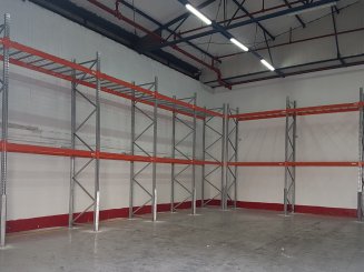 מדפים ממתכת חזקים למחסן